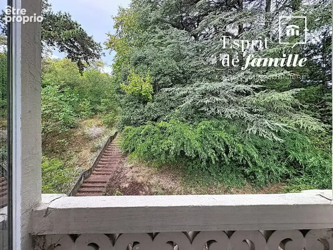 QUAI JEAN-JACQUES ROUSSEAU – Appartement de réception de 122 m² dans une maison bourgeoise - photo 16