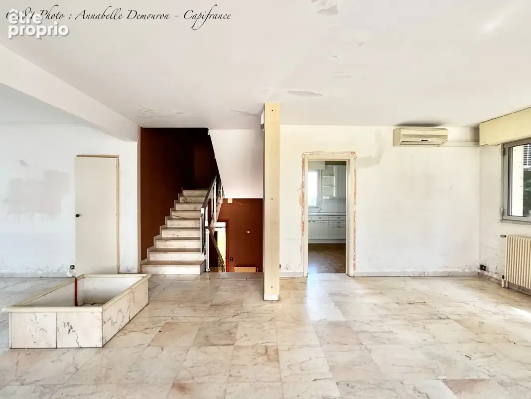 ROYAT - Grande maison familiale à rénover avec vue panoramique, terrain rare, piscine - photo 34