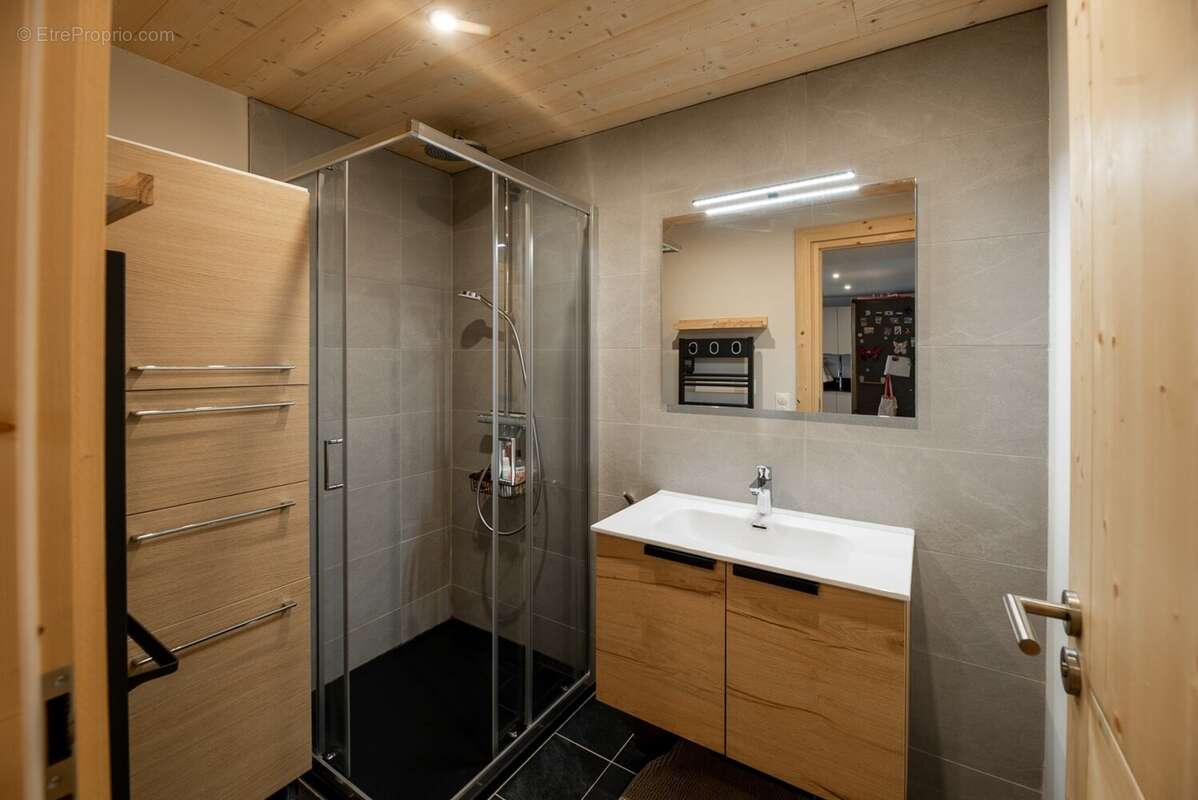 Haute Savoie (74), à vendre SAMOENS - Domaine skiable Grand Massif - Appartement T3 63 m² - photo 8