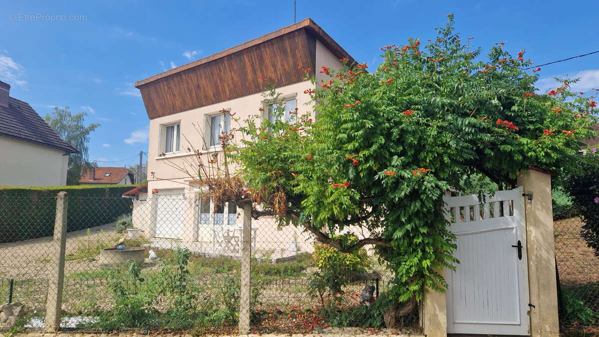 Maison bord de l'yonne - 4 pieces - 3 chambres - photo 3