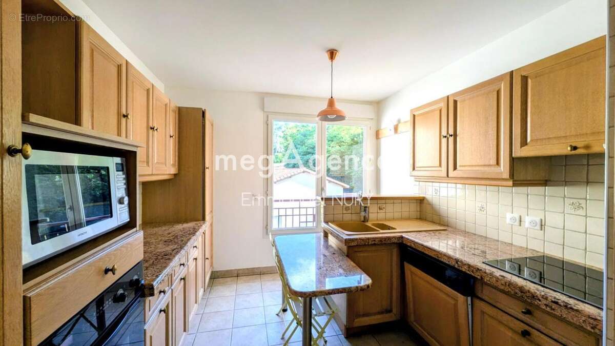 Appartement à CHARBONNIERES-LES-BAINS