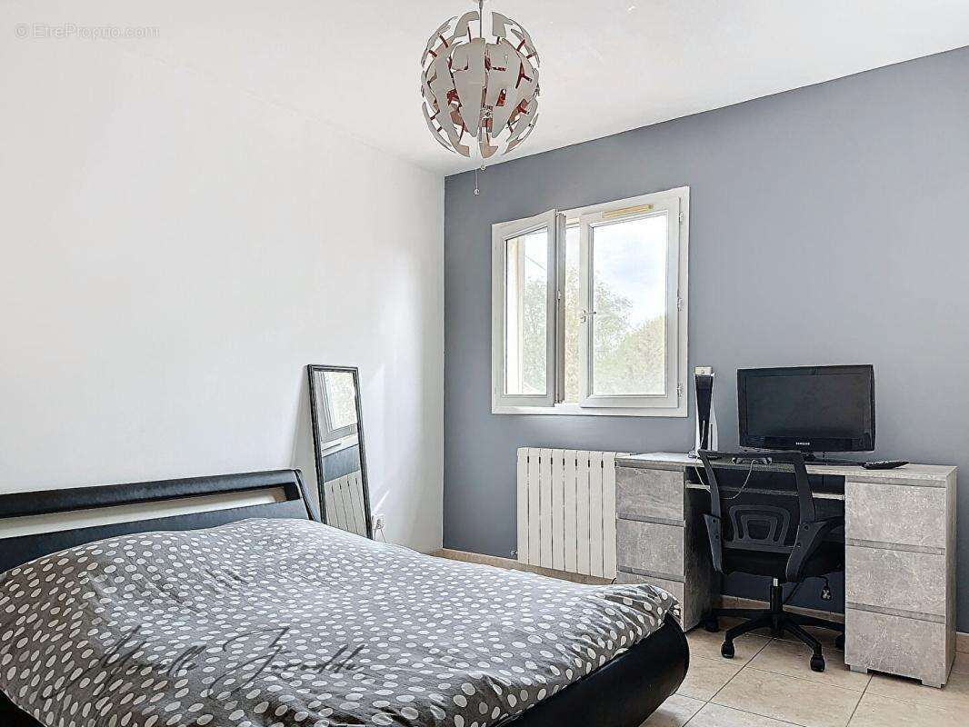 Maison à JONQUIERES-SAINT-VINCENT