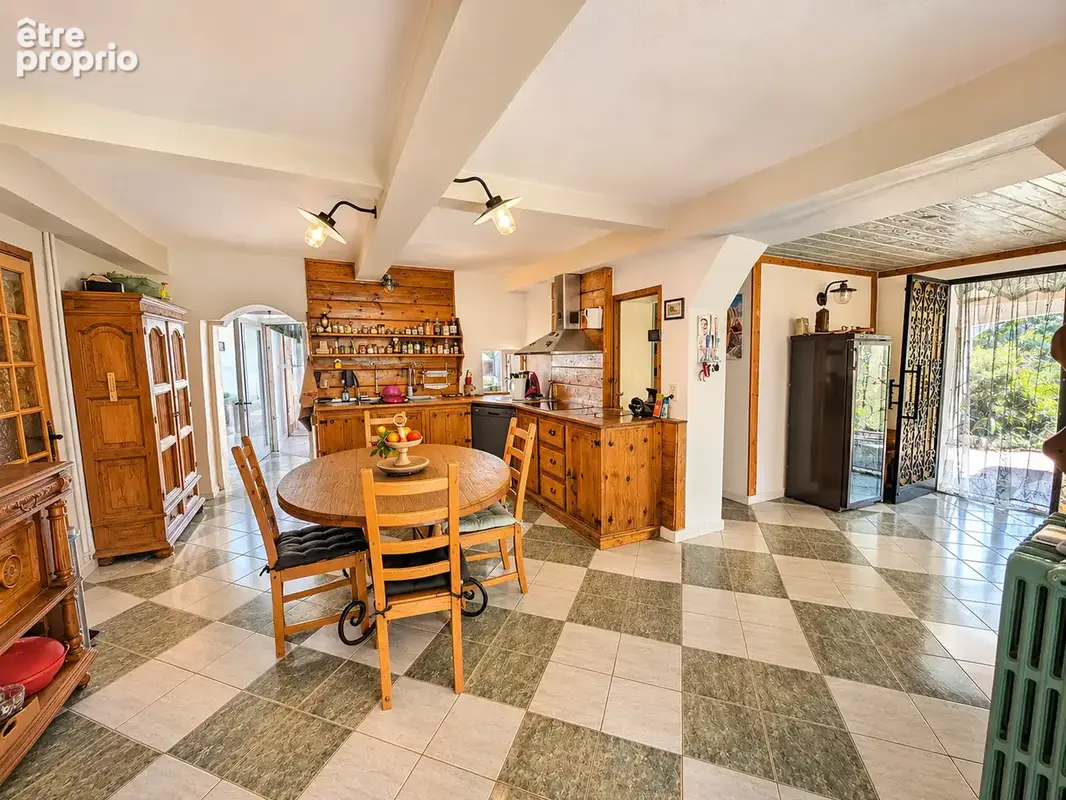 Vend propriété sud de la France à Agde, proche de la mer, villa 3chambres, garages, piscine et grand terrain - photo 7