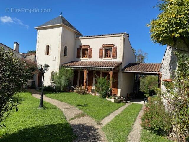 Maison à BUSSAC-SUR-CHARENTE