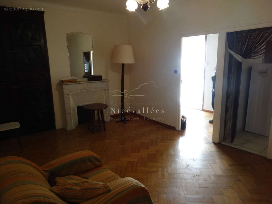 Appartement à ROQUESTERON