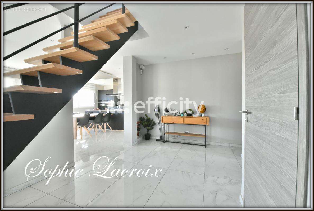 Maison à BOUGE-CHAMBALUD