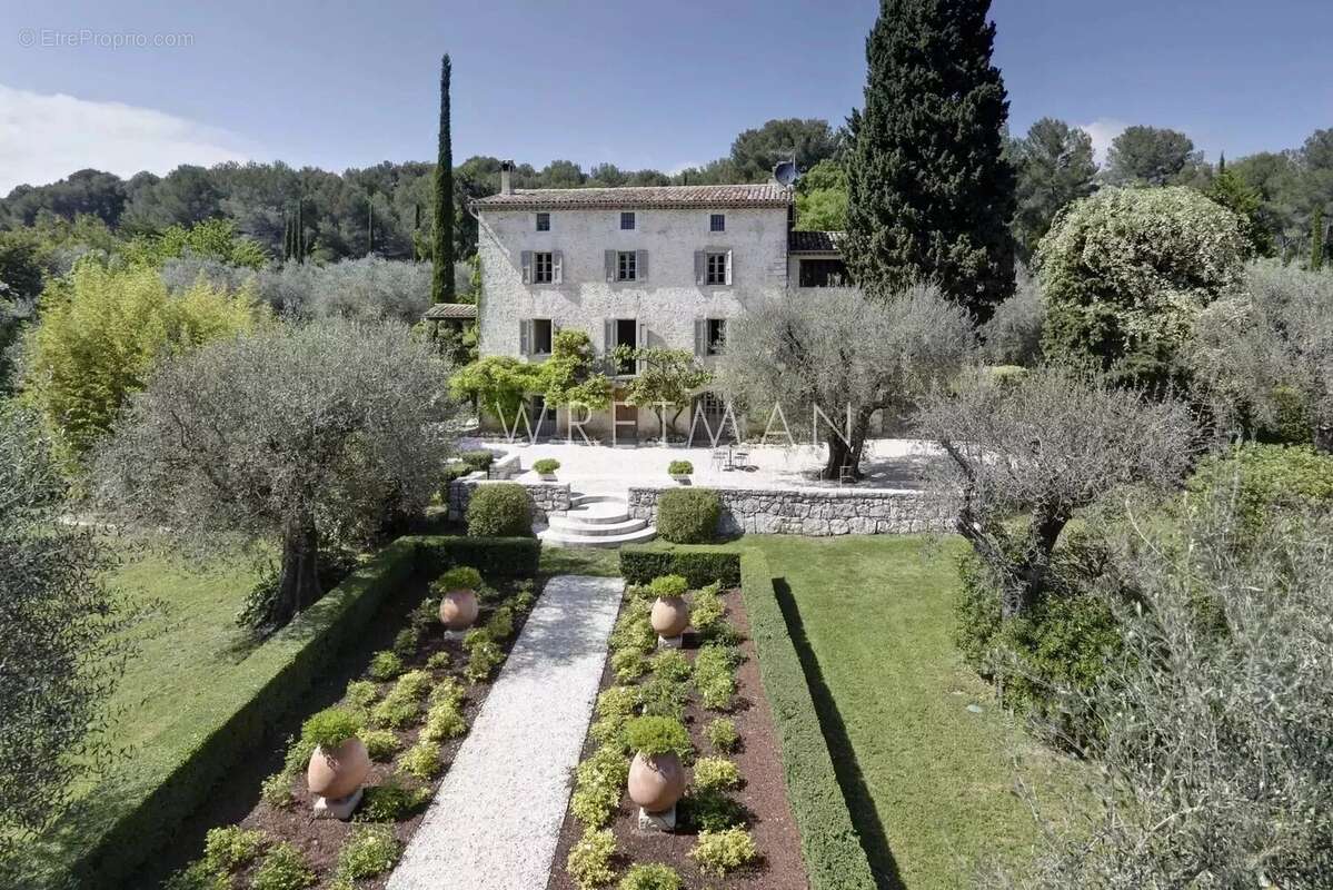Maison à ROQUEFORT-LES-PINS