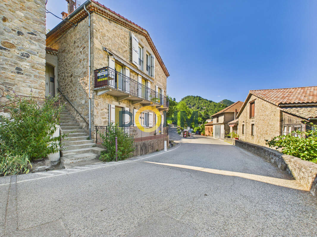 Maison de village avec grande terrasse, balcons et garage - photo 15
