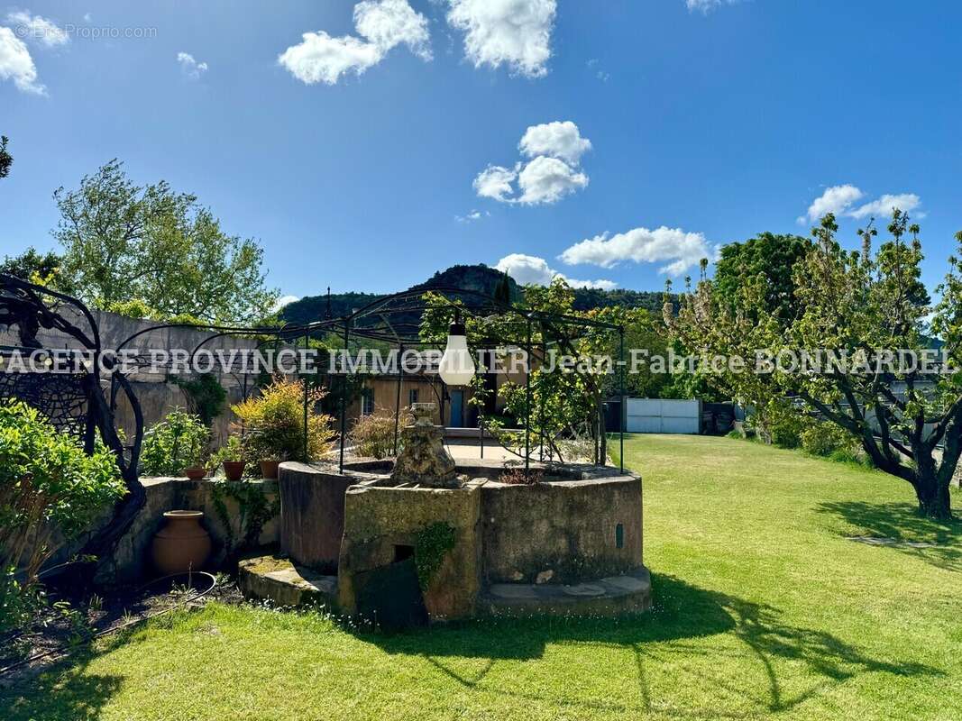 Maison à SAINT-RESTITUT