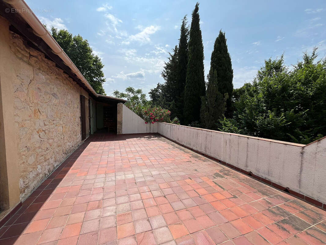 À vendre Authentique Mas - 5 chambres avec piscine, parc arboré et 4 garages - Proche Calvisson - photo 15