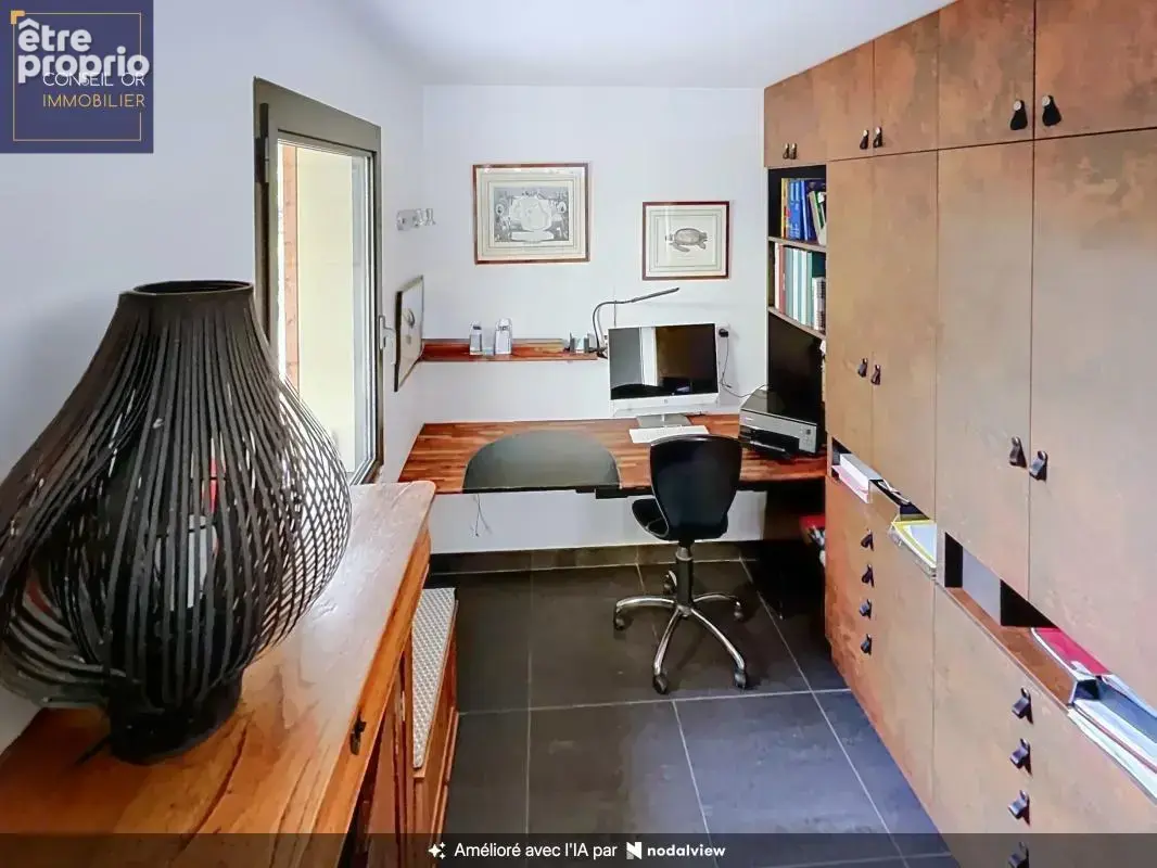 Maison - T8 -  221 m² avec piscine et terrain paysagé – Hauteurs de Saint-Genis-Laval - photo 12