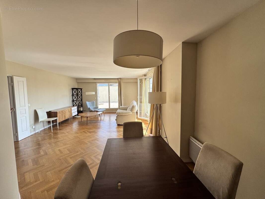 Appartement à SURESNES
