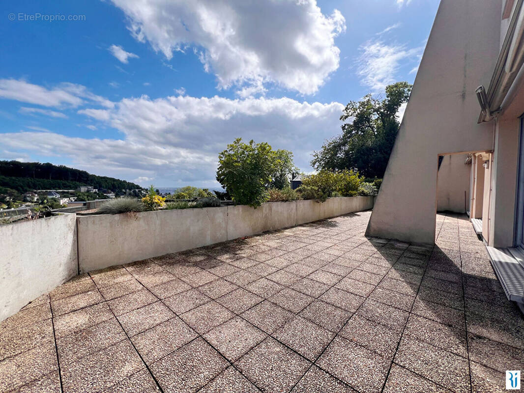 Appartement à MONT-SAINT-AIGNAN