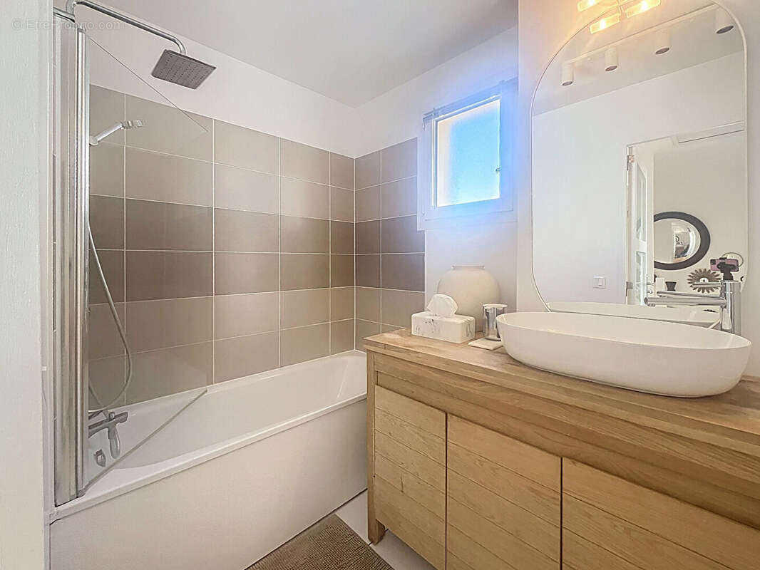 Maison à THIVERVAL-GRIGNON