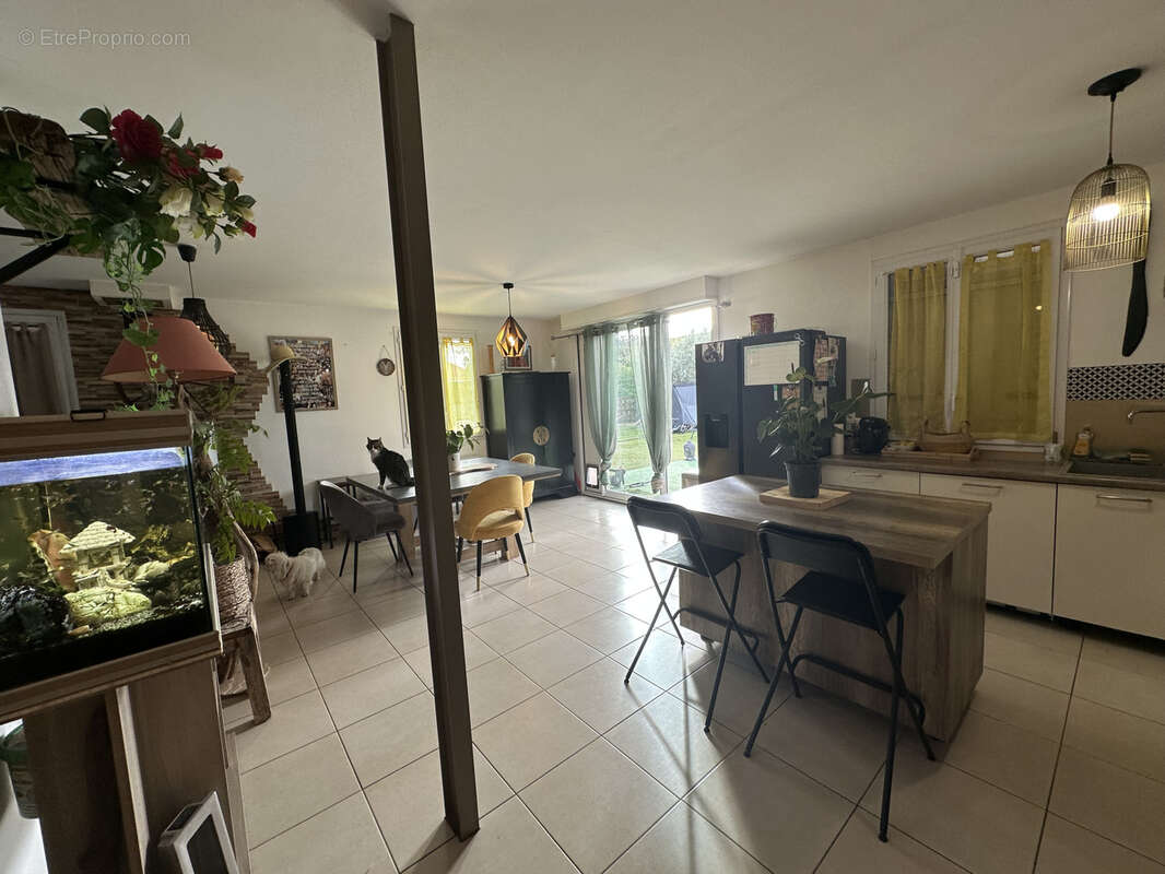 Maison à SOLLIES-VILLE