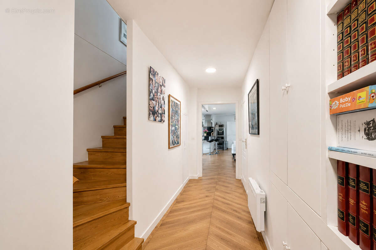 Appartement à COURBEVOIE