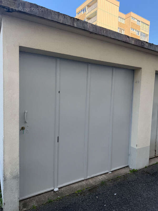 Parking à CALUIRE-ET-CUIRE