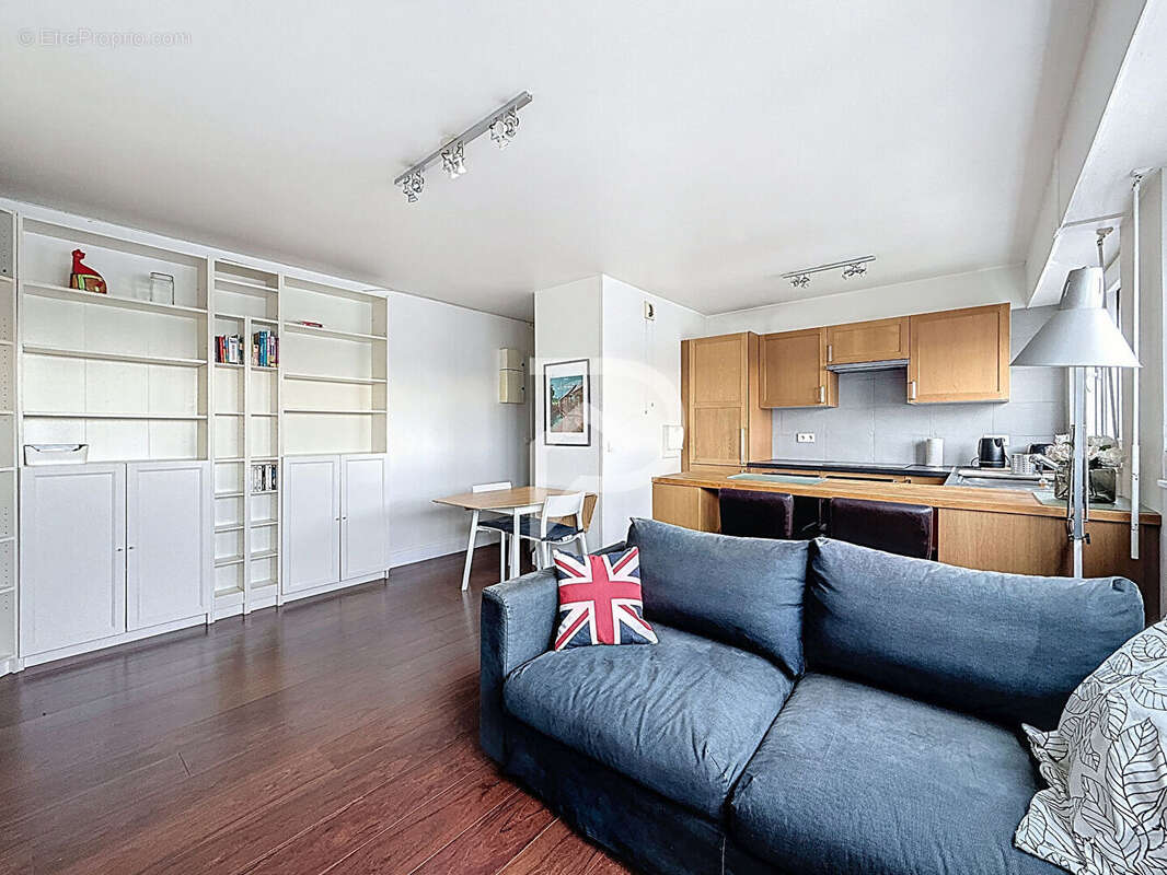 Appartement à COURBEVOIE