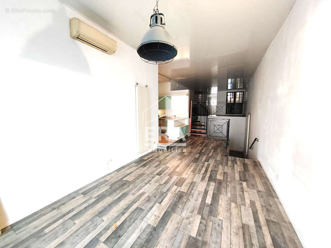 Appartement à MARSEILLE-1E
