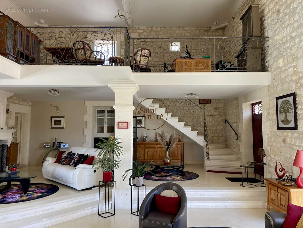 Maison 439 m² à Dirac  - photo 4