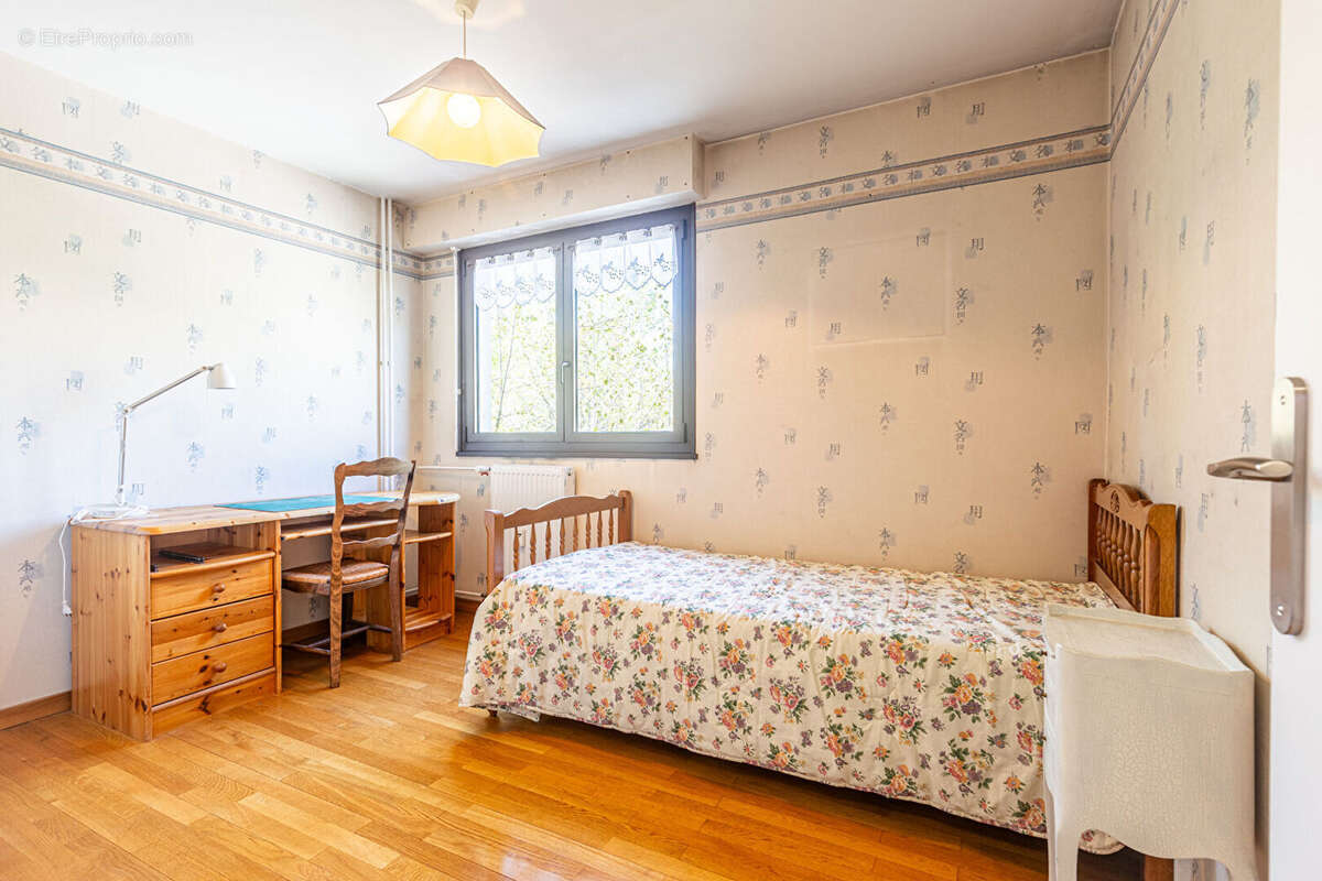 Agence immobiliere laforet - "chêne" - annecy - appartement traversant t5 - veranda - cave - garage double en sus (hsp : 3m10) - - photo 10