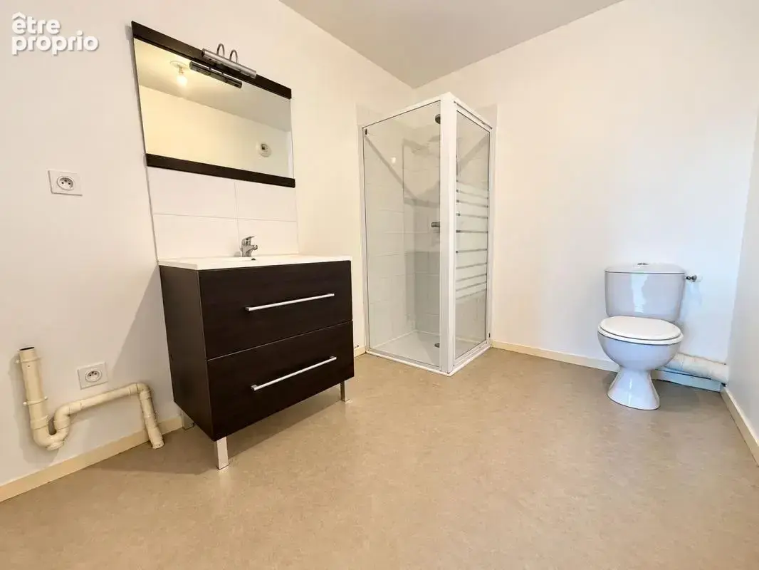 LA ROCHELLE – Appartement T2 avec grand balcon, parking sécurisé et cellier - photo 3
