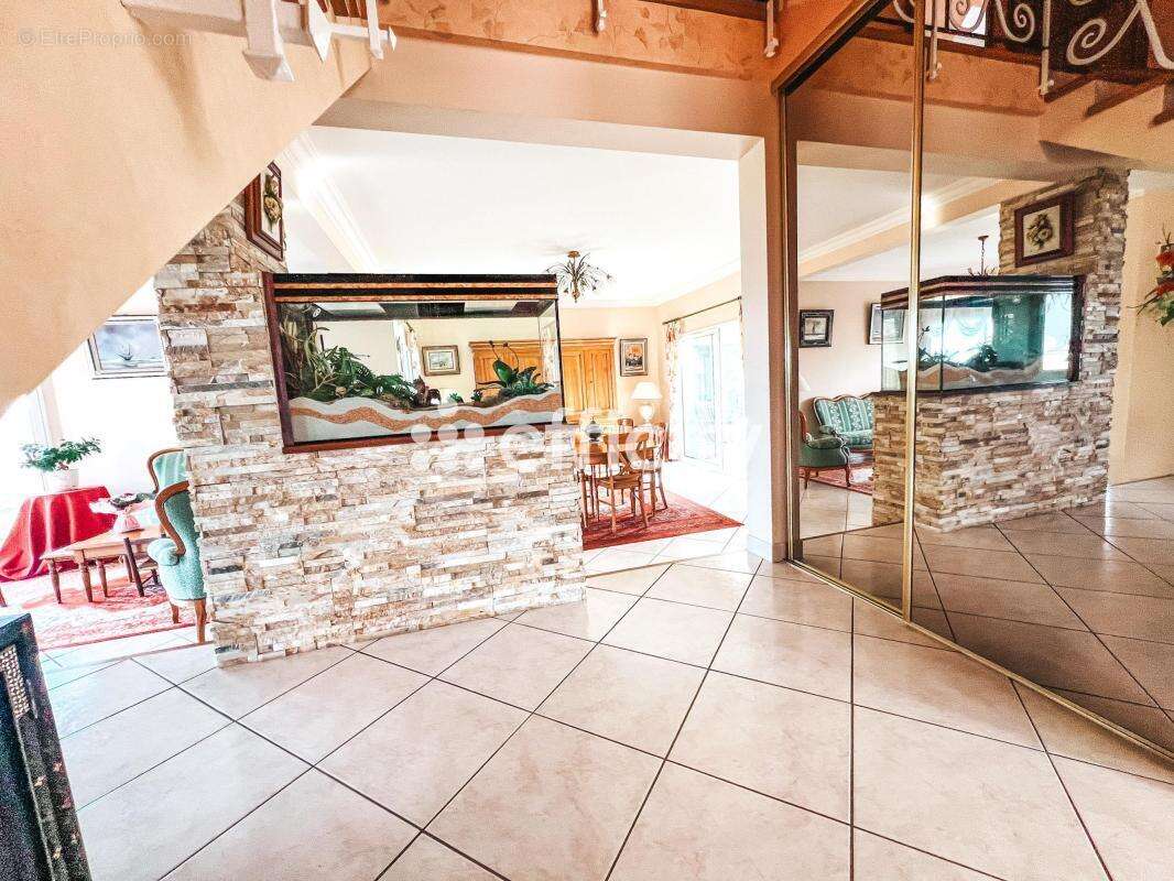Maison 234 m² à Saint-Quay-Perros  - photo 9