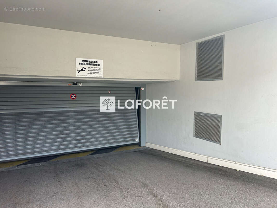 Appartement à SAINT-LAURENT-DU-VAR