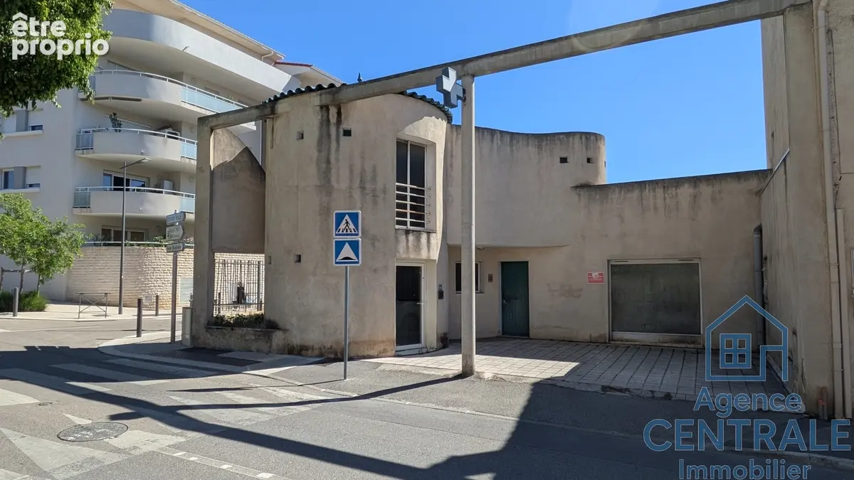 Photo Commerce à La Ciotat au prix de 699 000€