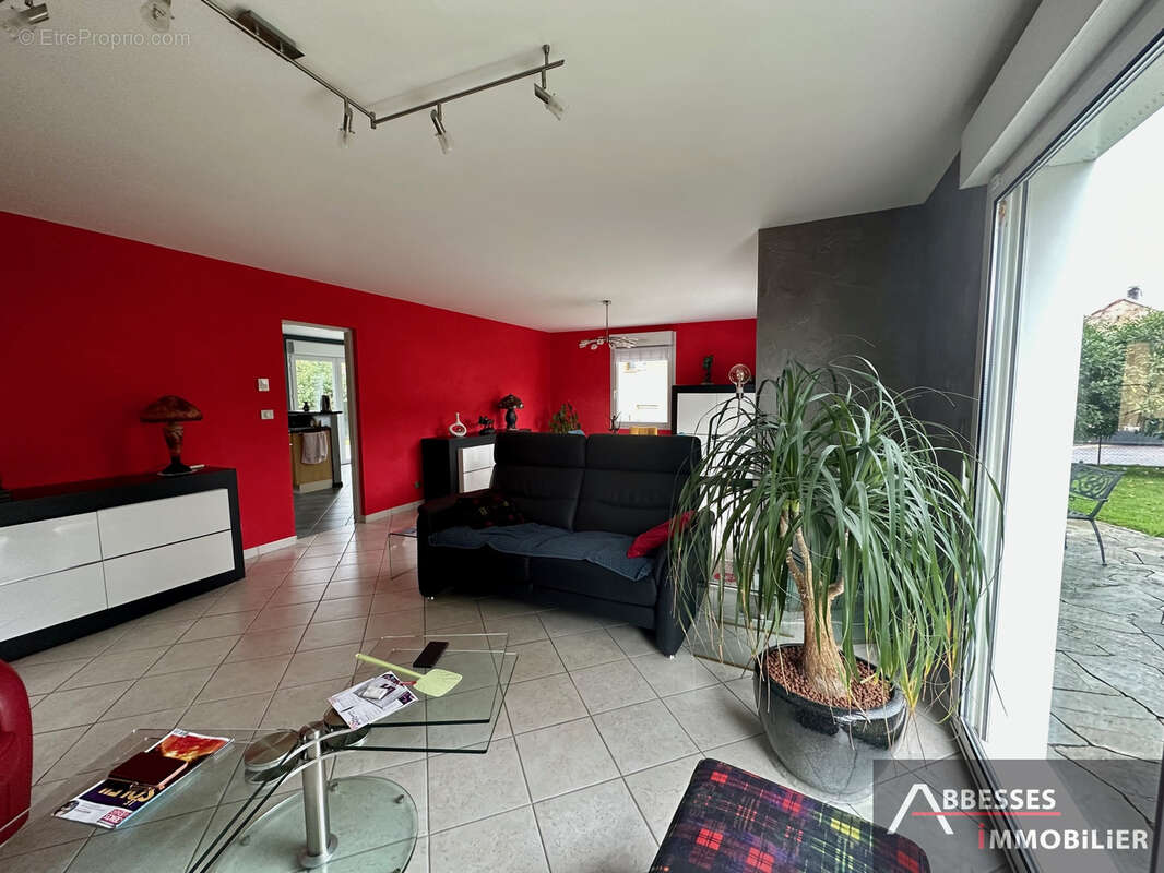RAON AUX BOIS : Pavillon individuel de plain pied en excellent état - Très belle propriété clôturée - photo 5