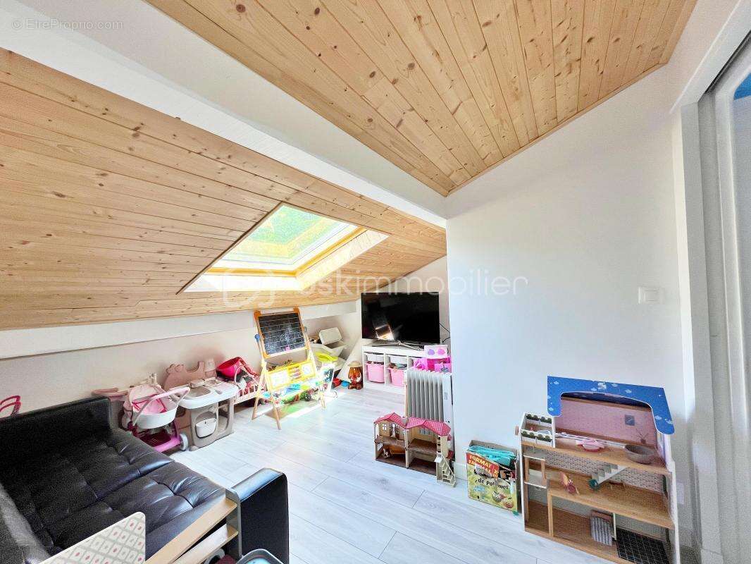 Maison familiale de 174 m² avec vue et environnement privilégié - photo 13