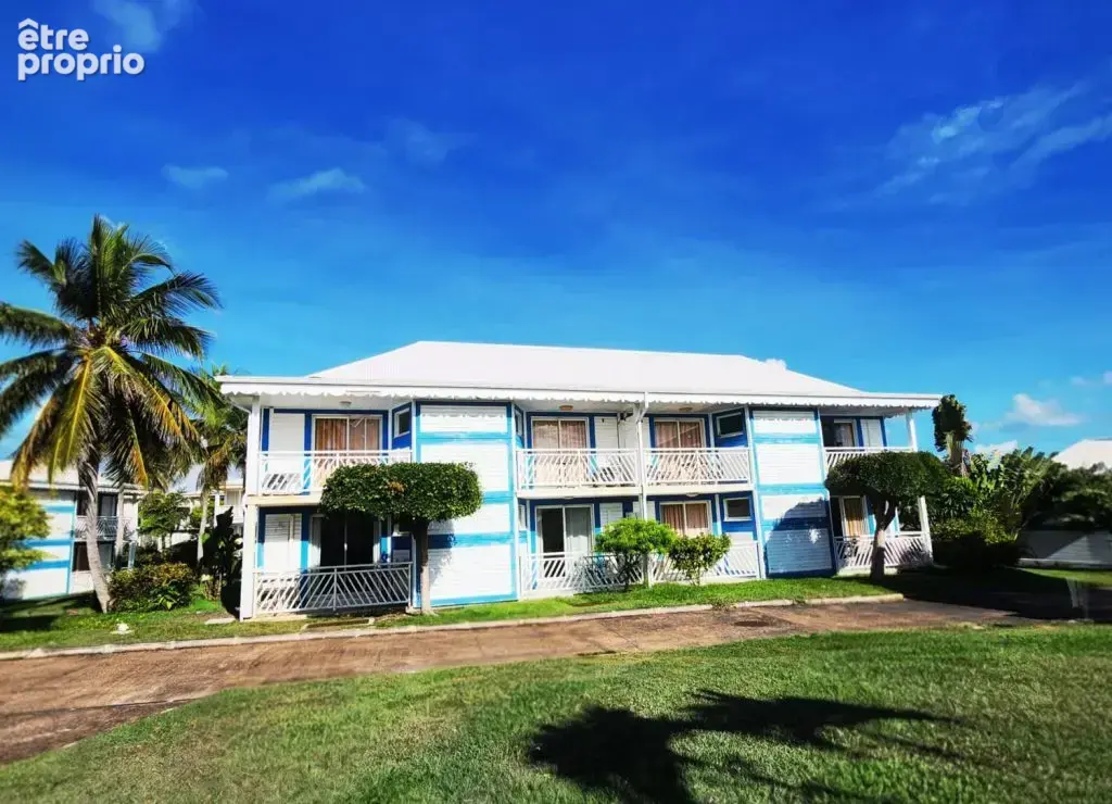 Vue mer, calme et confort: votre studio équipé dans résidence recherchée St François 156 000 euros - photo 3