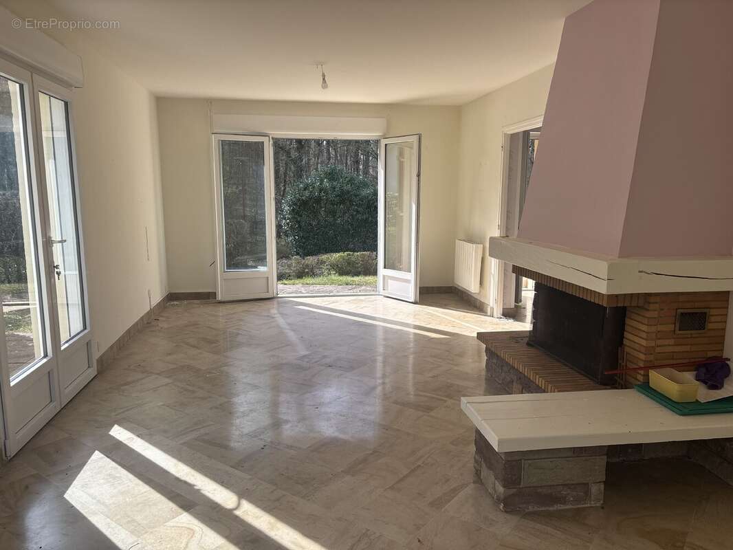 Maison à VELAINE-EN-HAYE