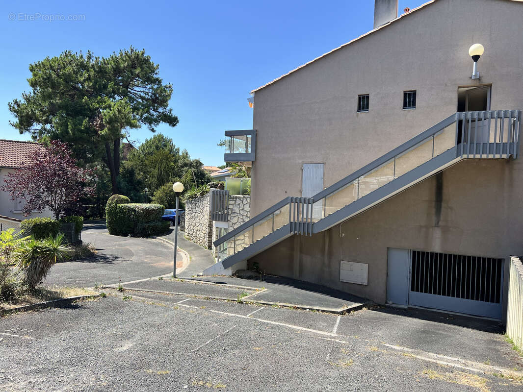 Royan - quartier du parc - parking en sous sol - rare - photo 5