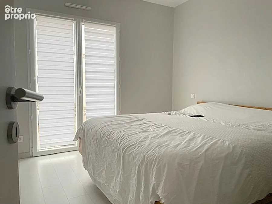 Maison de plain-pied - 2019 - 83 m² - 3 chambres - Jardin, piscine et garage - photo 7