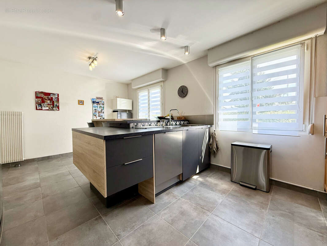 Amiens - quartier sud est - pavillon individuel de plain pied - terrasse  - jardin - double garages - photo 3