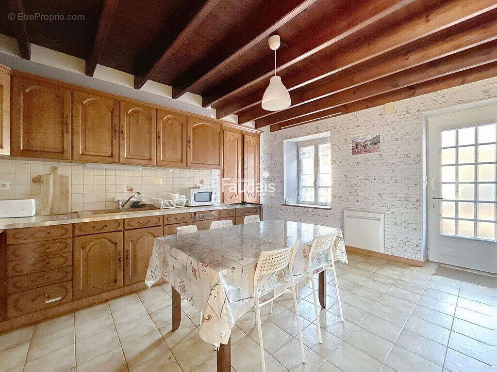 Maison 131 m² à Creances  - photo 2