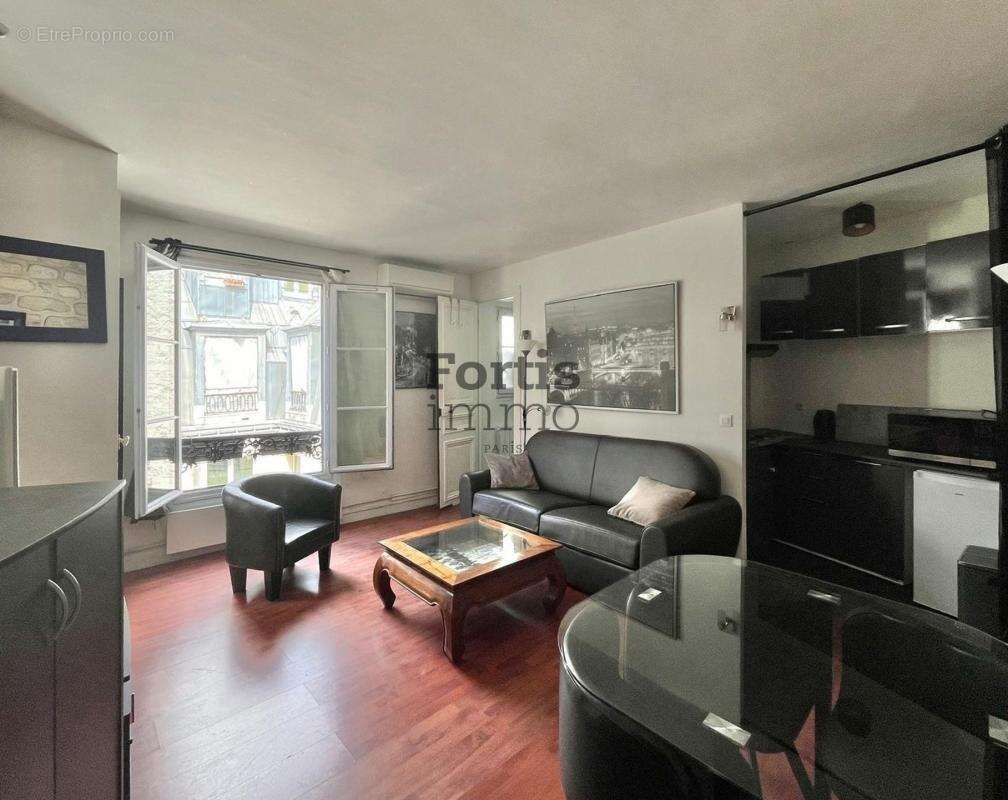 Appartement à PARIS-3E