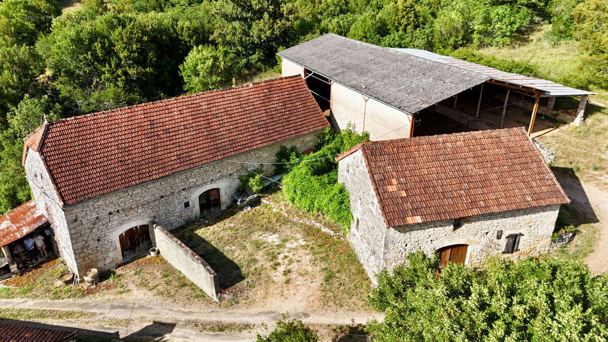 Corps de ferme 7 bâtiments sur 8 ha - photo 3