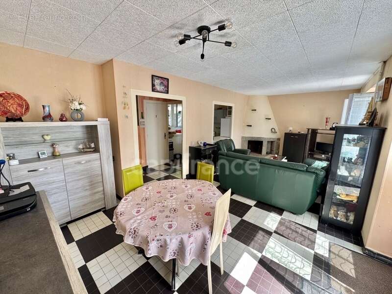 Maison à FERRIERES-SUR-SICHON