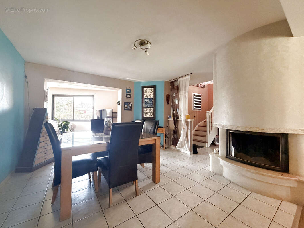 Maison à NEUVILLE-SUR-SARTHE