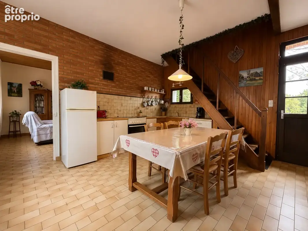 Becquigny - ancien corps de ferme - maison - dependances - jardin - vivable de plain pied - photo 2