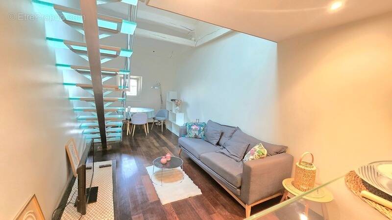 Appartement à PARIS-8E