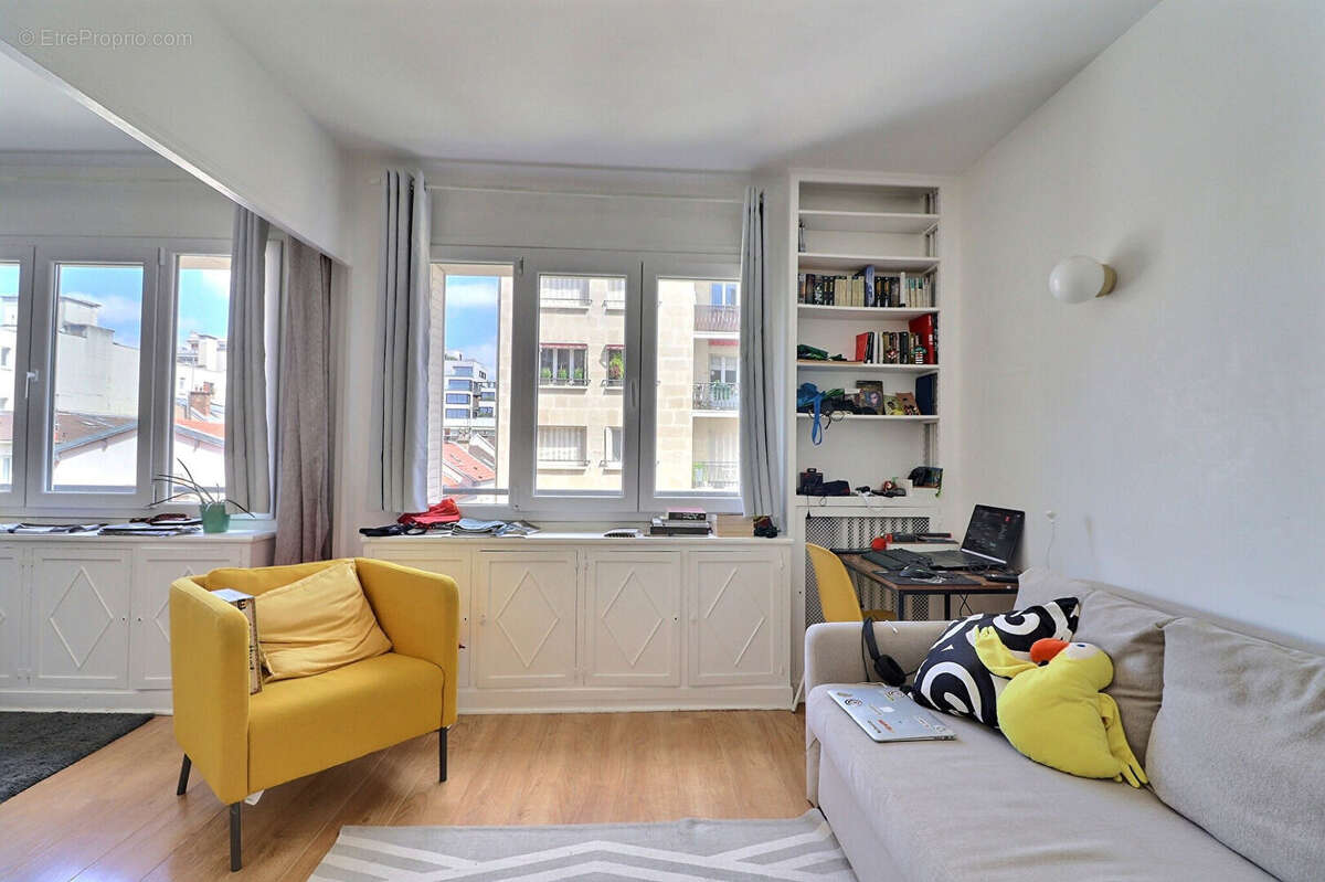 Appartement à PARIS-16E