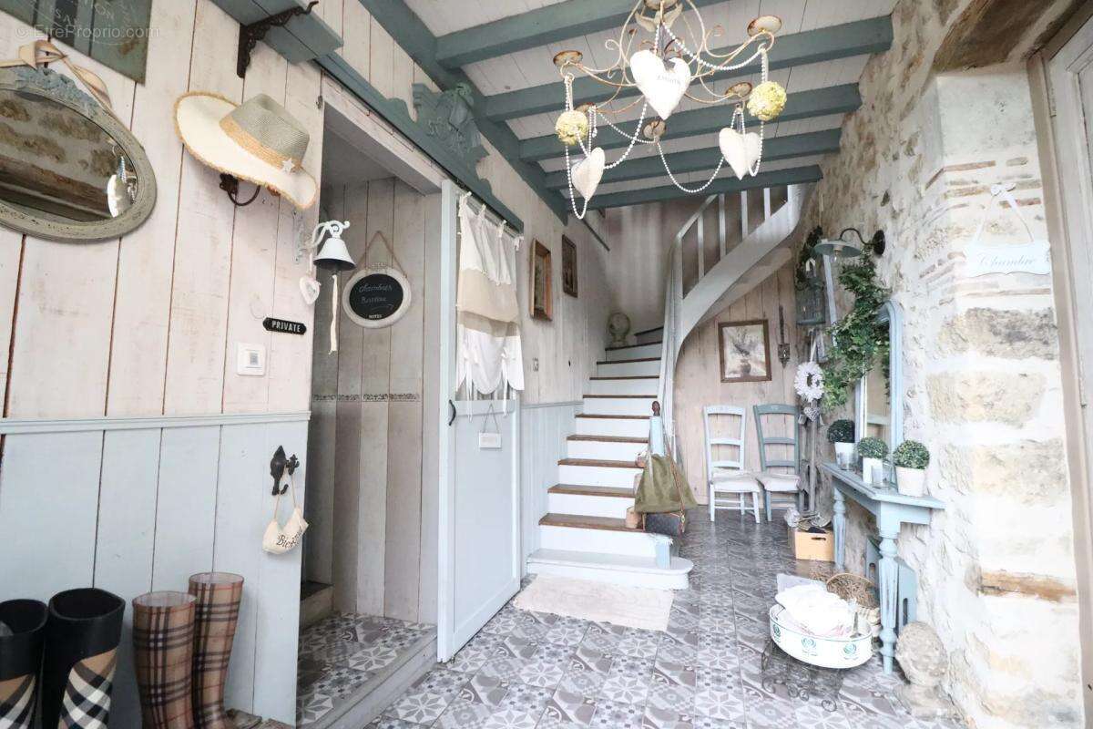 Maison à SAINTE-FOY-LA-LONGUE