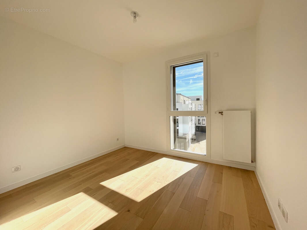 Appartement dernier étage avec trois chambres et deux terrasses - DEUX GARAGES - photo 10