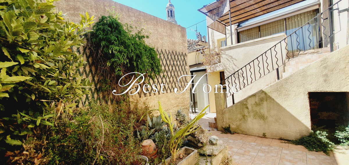 A vendre   CROIX DE FER Maison de ville de type 3 avec studio  et chambre indépendante,  Terrasses et garage - photo 2
