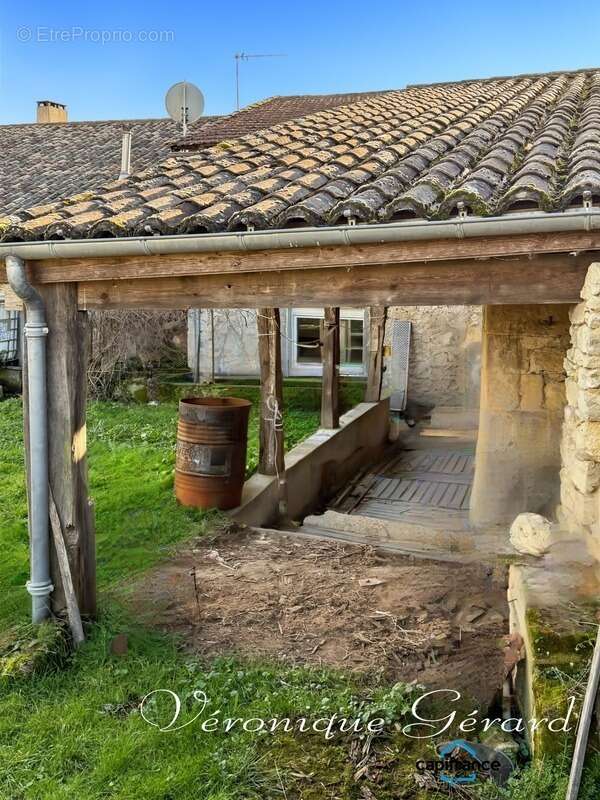 Maison en pierre de 150 M²  avec travaux à SAINT VIVIEN DE MONSEGUR - photo 5