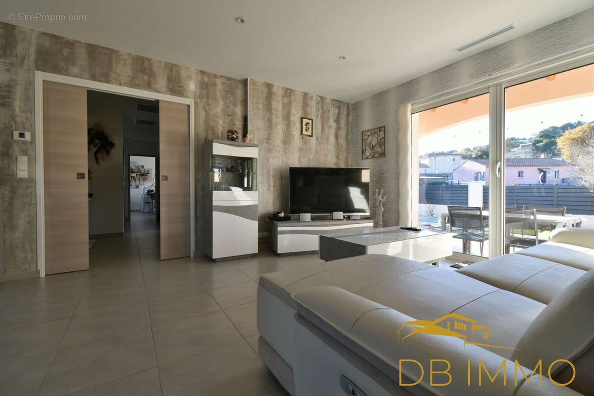 Maison à SAINT-LAURENT-DES-ARBRES