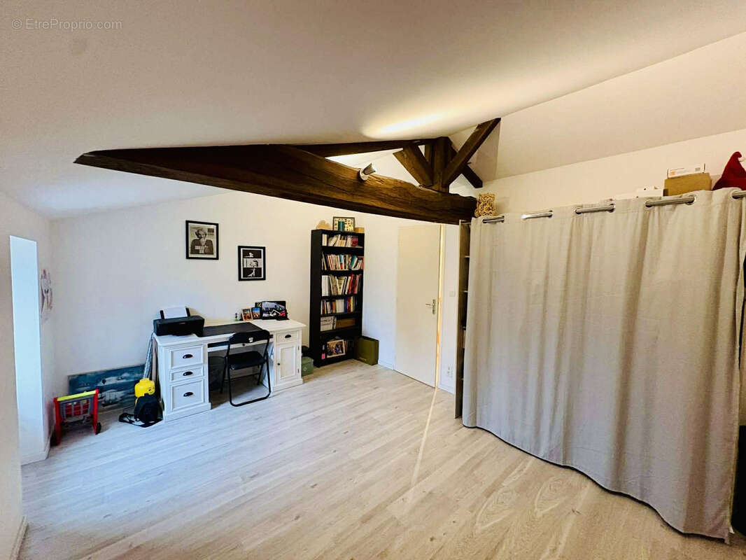 Maison de village, entièrement réhabilitée, où la pierre raconte l’histoire - photo 16
